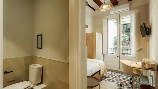 Rooms in Barcelona Ciutat Vella - photo 3