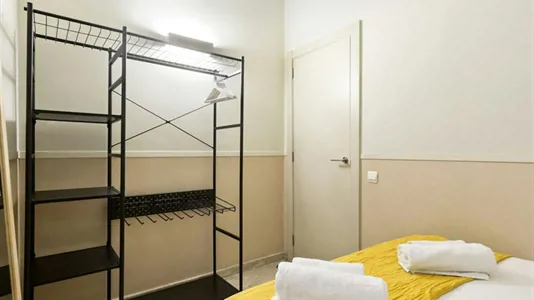 Rooms in Barcelona Ciutat Vella - photo 2