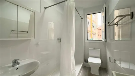 Rooms in Barcelona Sants-Montjuïc - photo 10