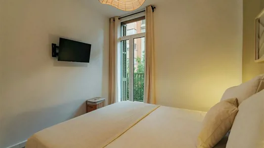 Rooms in Barcelona Eixample - photo 2