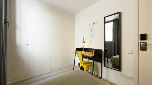 Rooms in Barcelona Ciutat Vella - photo 4
