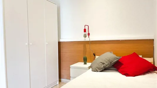 Rooms in Barcelona Ciutat Vella - photo 3