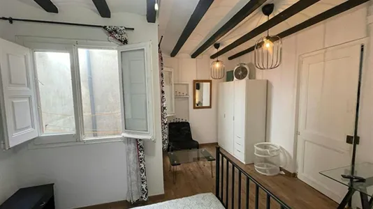 Rooms in Barcelona Ciutat Vella - photo 5