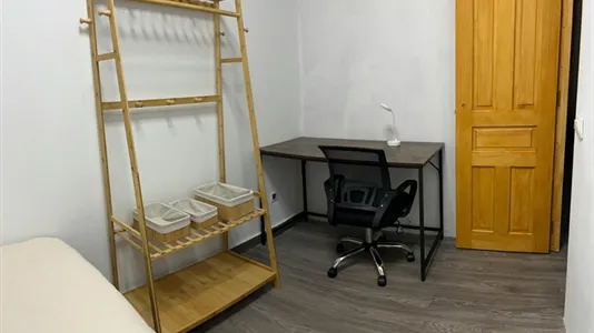 Rooms in Barcelona Ciutat Vella - photo 2