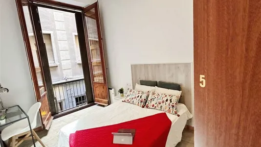 Rooms in Barcelona Ciutat Vella - photo 1