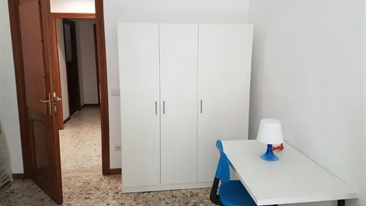 Rooms in Roma Municipio II – Parioli/Nomentano - photo 4