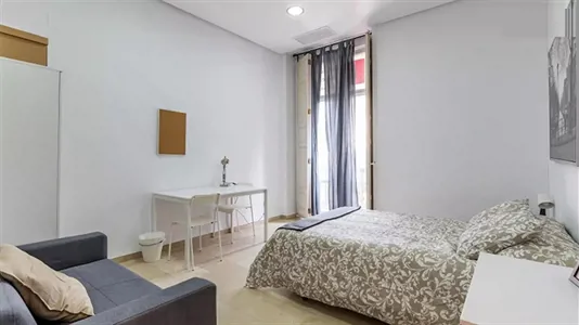 Rooms in Valencia Ciutat Vella - photo 2