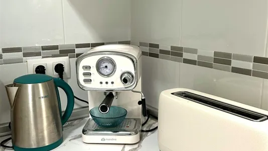 Rooms in Almería - photo 9