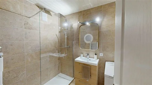 Rooms in Saint-Julien-en-Genevois - photo 9