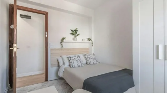 Rooms in Madrid Hortaleza - photo 1