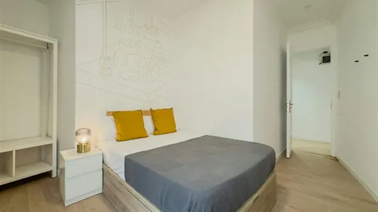 Rooms in Barcelona Ciutat Vella - photo 2