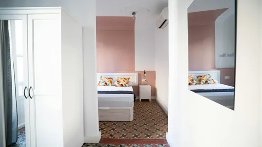 Rooms in Valencia Ciutat Vella - photo 2