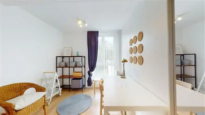 Room for rent in Fontainebleau, Île-de-France