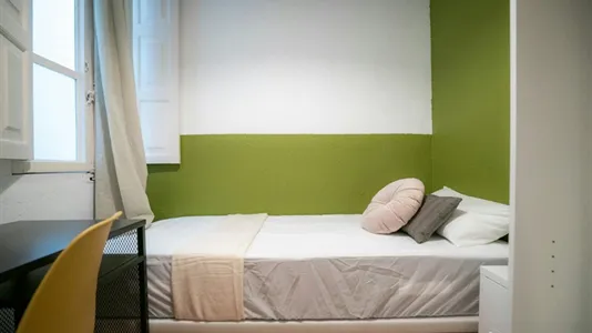 Rooms in Valencia Ciutat Vella - photo 2