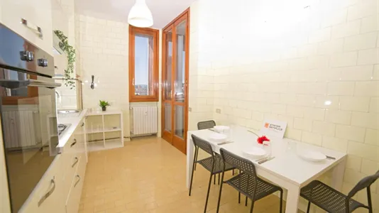 Rooms in Lecco - photo 8