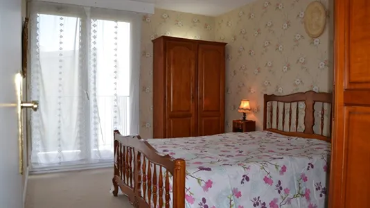 Apartments in Versailles - photo 9