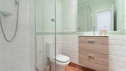 Rooms in Madrid Centro - photo 9