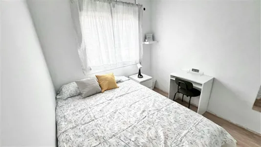 Rooms in Badalona - photo 3