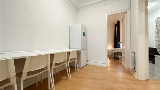 Rooms in Barcelona Ciutat Vella - photo 6