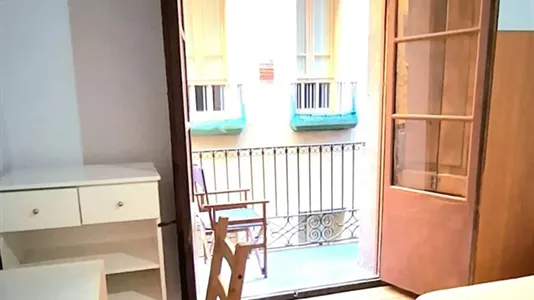 Rooms in Barcelona Ciutat Vella - photo 1