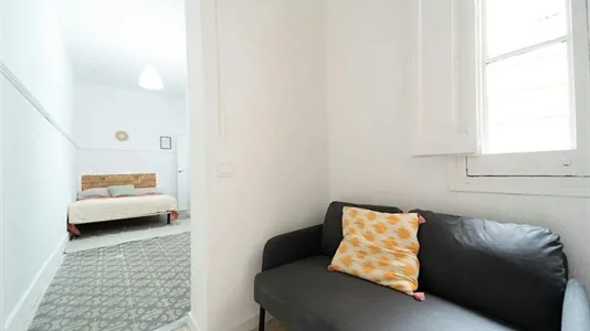 Rooms in Barcelona Ciutat Vella - photo 2