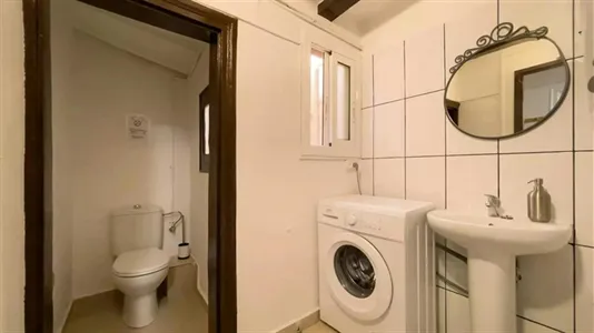 Rooms in Barcelona Ciutat Vella - photo 9