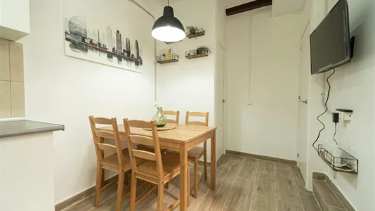 Rooms in Barcelona Ciutat Vella - photo 9