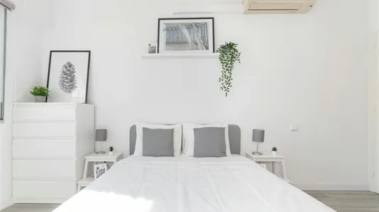 Rooms in Barcelona Eixample - photo 5