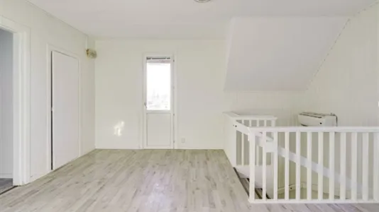 Houses in Kumla - photo 4