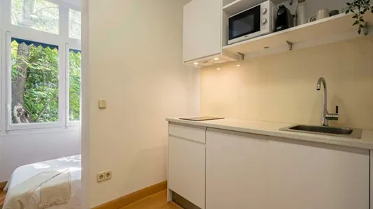 Rooms in Madrid Centro - photo 8