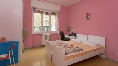 Room for rent in Milano Zona 6 - Barona, Lorenteggio, Milan