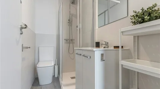 Rooms in Madrid Centro - photo 8