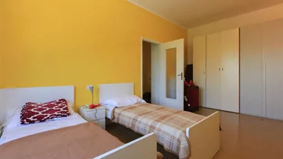 Room for rent in Milano Zona 6 - Barona, Lorenteggio, Milan