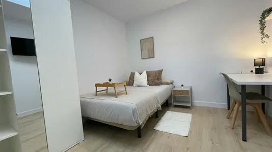 Rooms in El Prat de Llobregat - photo 5