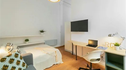 Rooms in Barcelona Ciutat Vella - photo 2