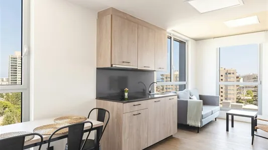 Rooms in Badalona - photo 3