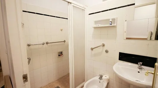 Rooms in Barcelona Eixample - photo 10