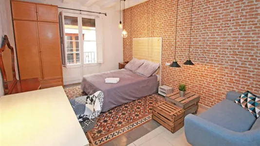 Rooms in Barcelona Ciutat Vella - photo 3