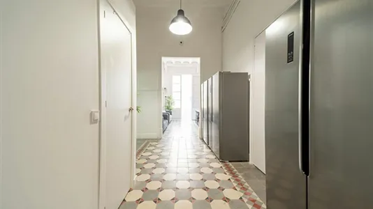 Rooms in Barcelona Ciutat Vella - photo 10