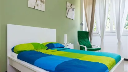 Room for rent in Milano Zona 6 - Barona, Lorenteggio, Milan