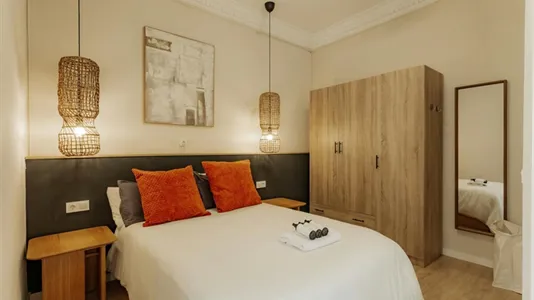 Rooms in Barcelona Ciutat Vella - photo 2