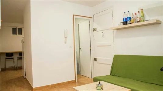Rooms in Barcelona Ciutat Vella - photo 5