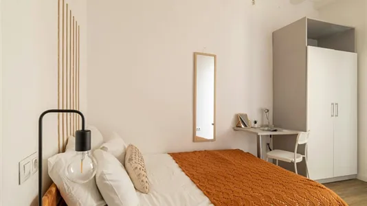 Rooms in Barcelona Ciutat Vella - photo 3