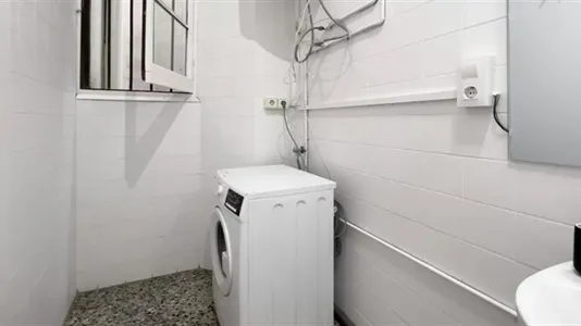 Rooms in Barcelona Ciutat Vella - photo 8