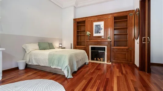 Rooms in Barcelona Eixample - photo 2