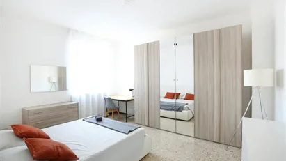 Room for rent in Milano Zona 9 - Porta Garibaldi, Niguarda, Milan