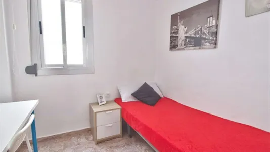 Rooms in el Camí de Vera - photo 2