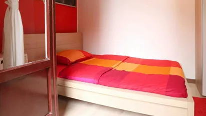 Room for rent in Milano Zona 6 - Barona, Lorenteggio, Milan