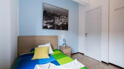 Room for rent in Milano Zona 8 - Fiera, Gallaratese, Quarto Oggiaro, Milan