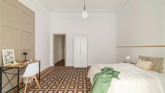 Rooms in Barcelona Ciutat Vella - photo 3